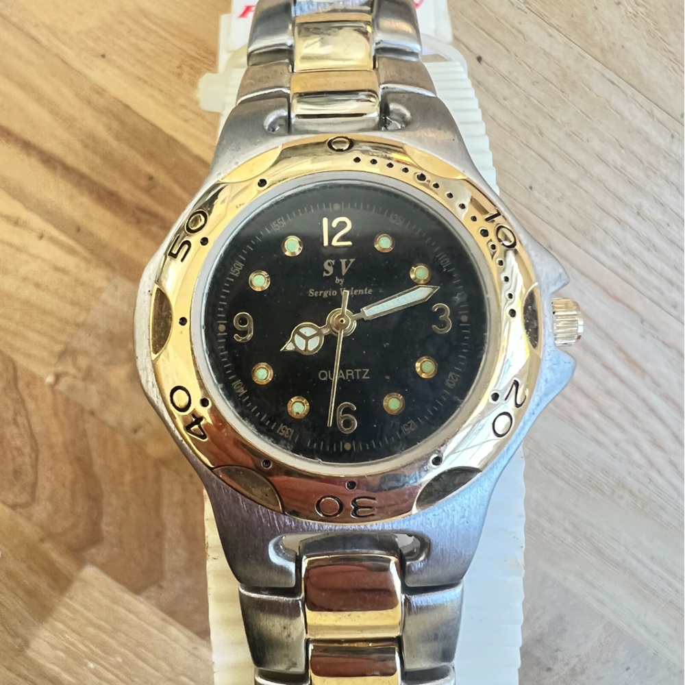 Sergio valente ladies two tone black dial dress Watch NEW BATTERY